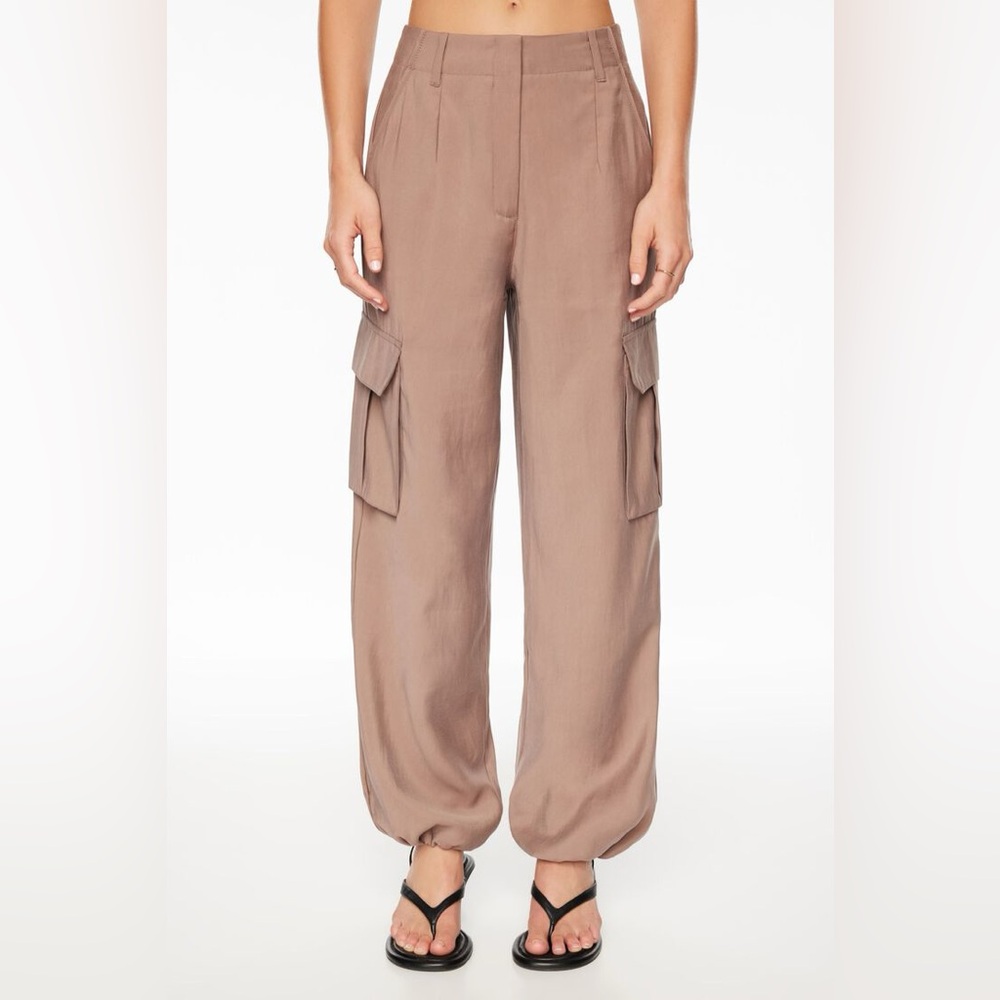 DYNAMITE Women's Gia Cargo Parachute Pants COLOR - Deep Taupe
SIZE - 10